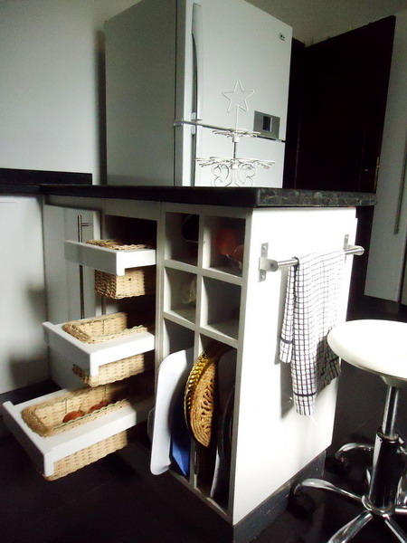 modern white kitchen drawers