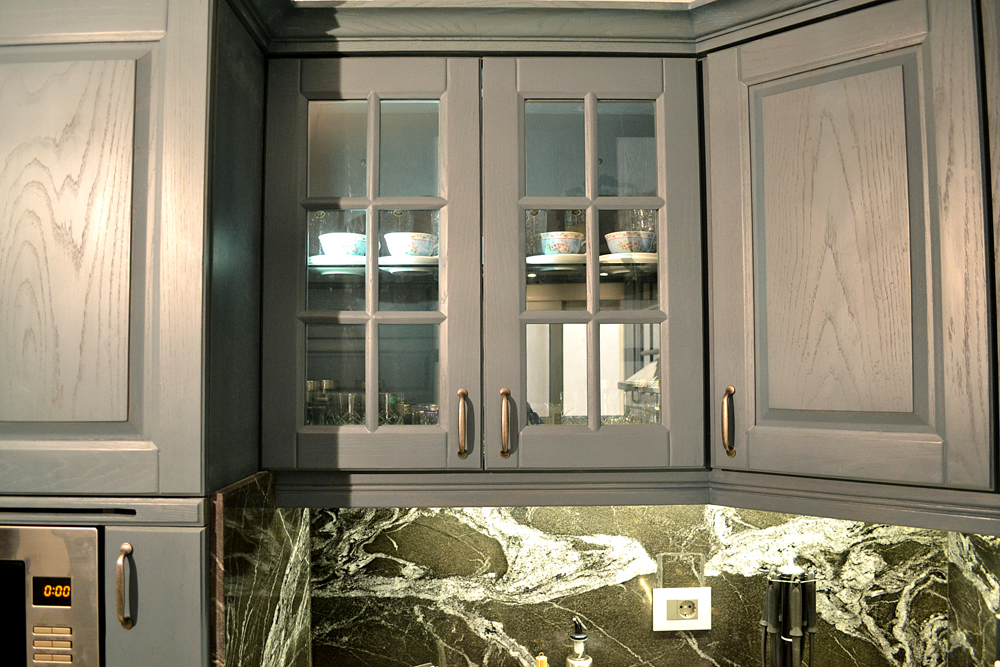 classic oak kitchen cabinet