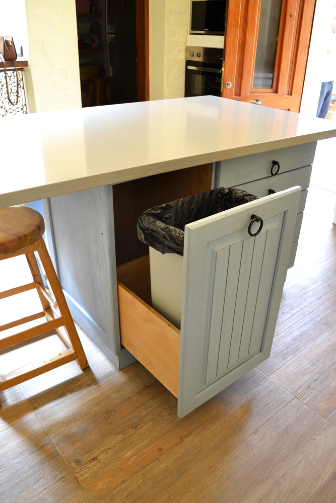 Oak kitchen trash can unit