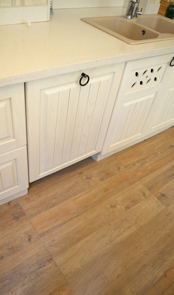 Oak kitchen cabinets