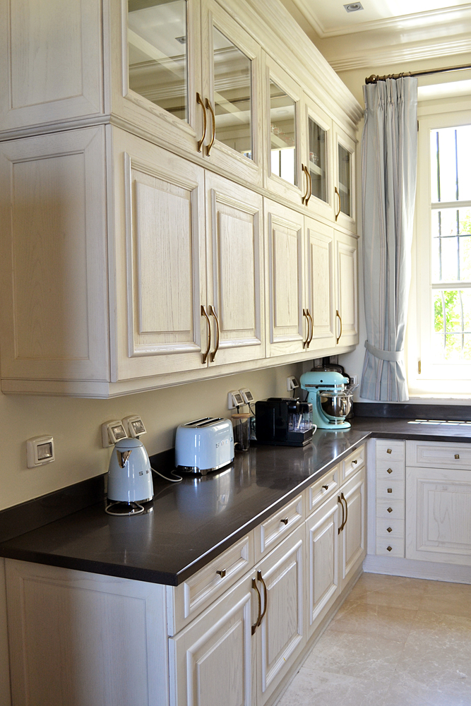 classic white kitchen cabinets