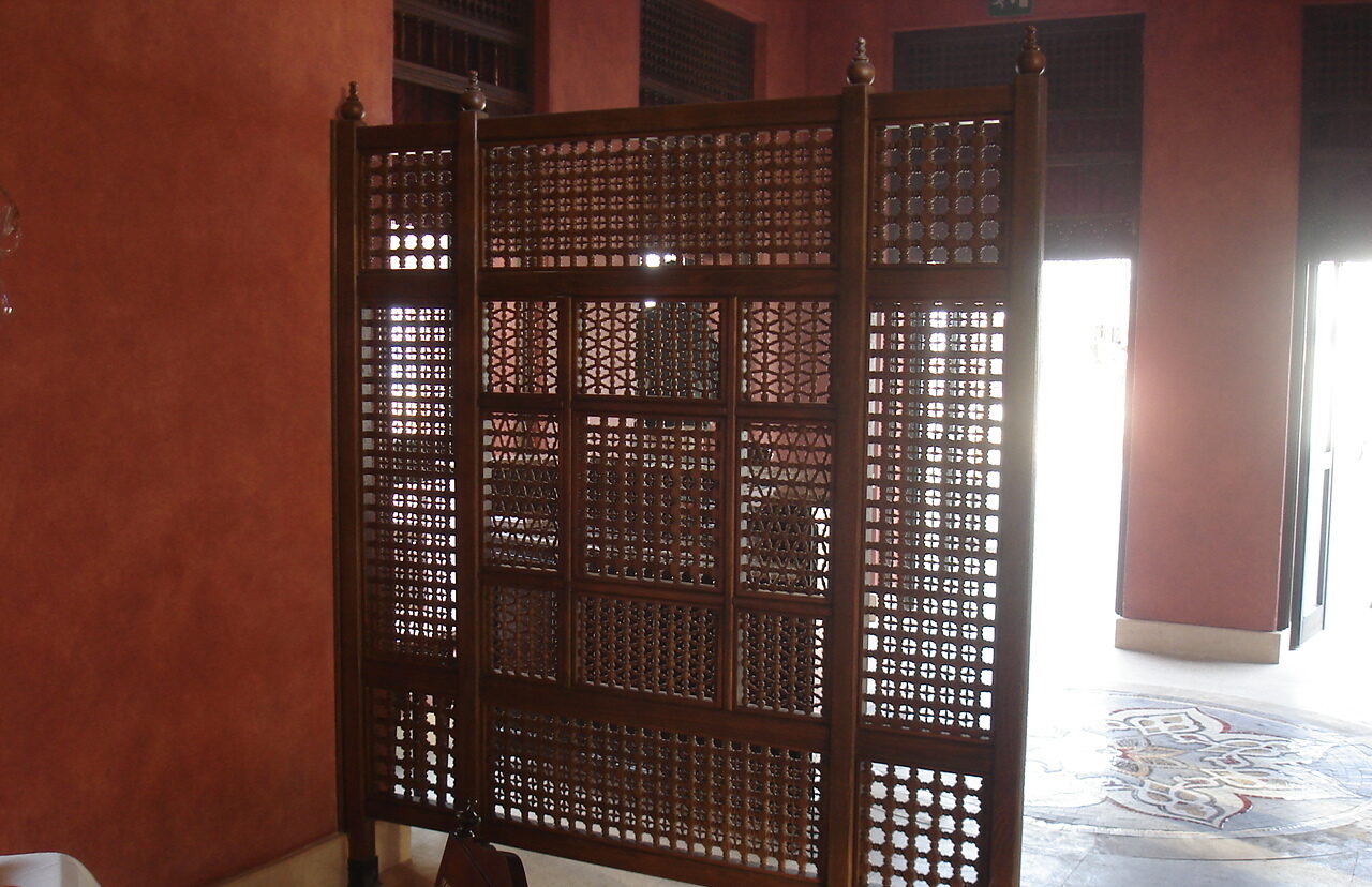 Casbah restaurant Islamic style wooden partition