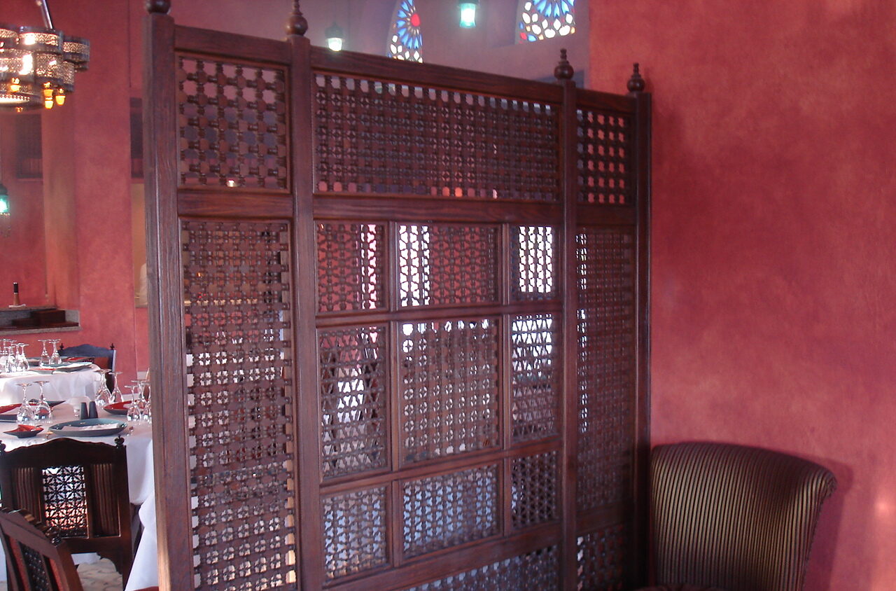 Wooden partition islamic style casbah restaurant port Ghalib hotel pergola furniture