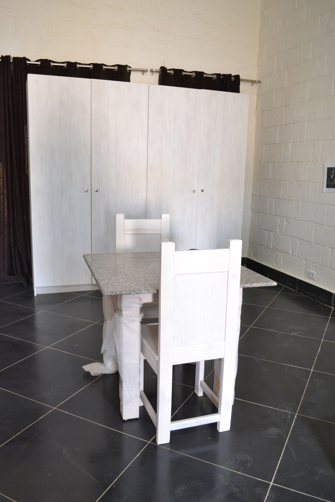 dorm room chairs and table