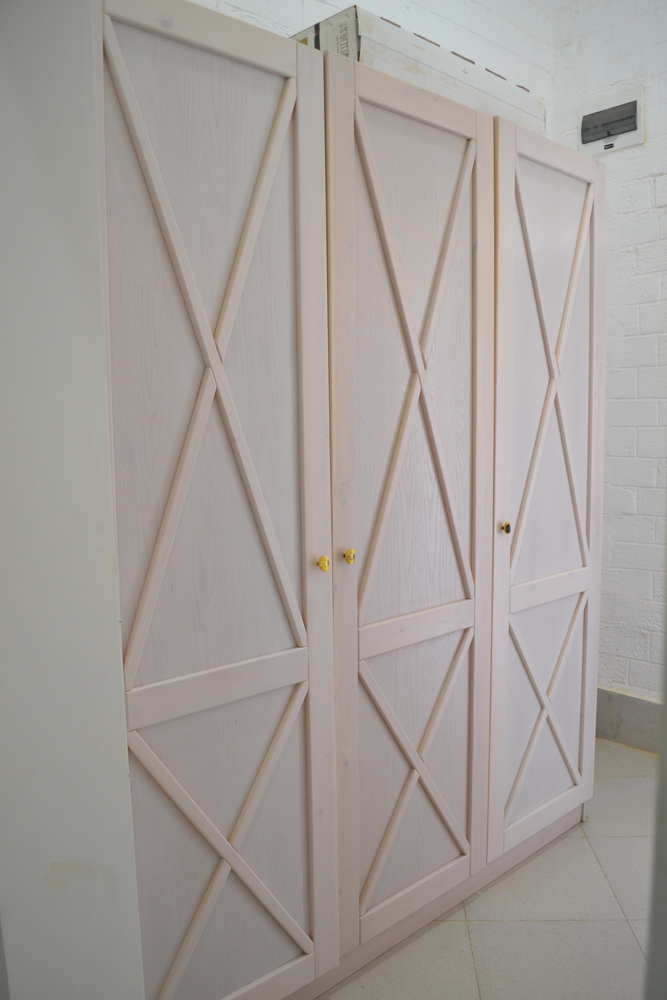 Canal Sugar Staff accommodation room white closetroom white closet