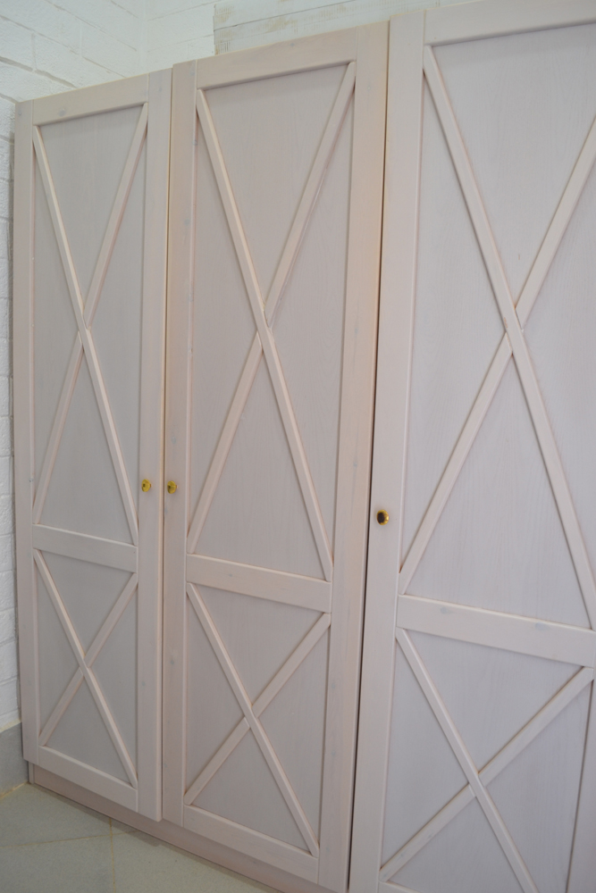 Canal Sugar Staff accommodation room white closetroom white closet