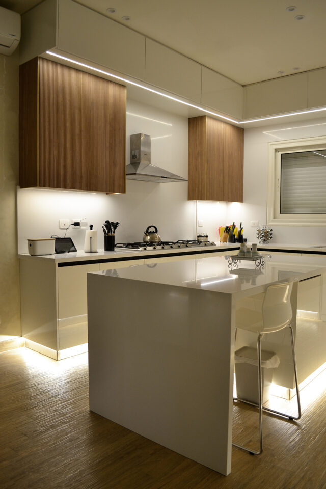 Polylac and melamine white kitchen with kitchen island