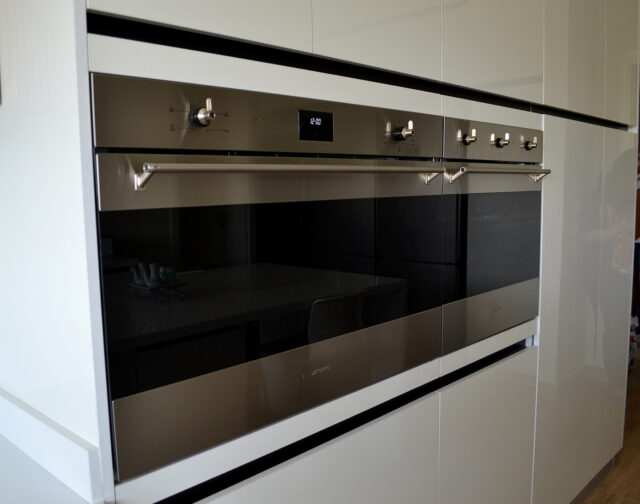 Built-in oven